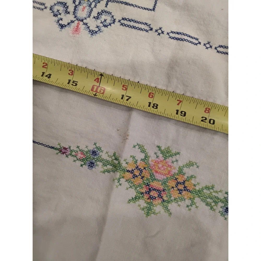 Vintage Hand Embroidered Floral Basket Table Runner Set Cross Stitch‎ White 2pc